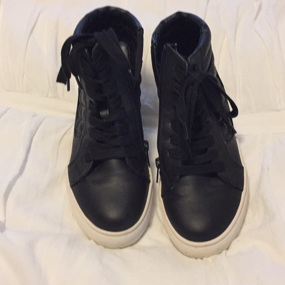 Women’s shoes